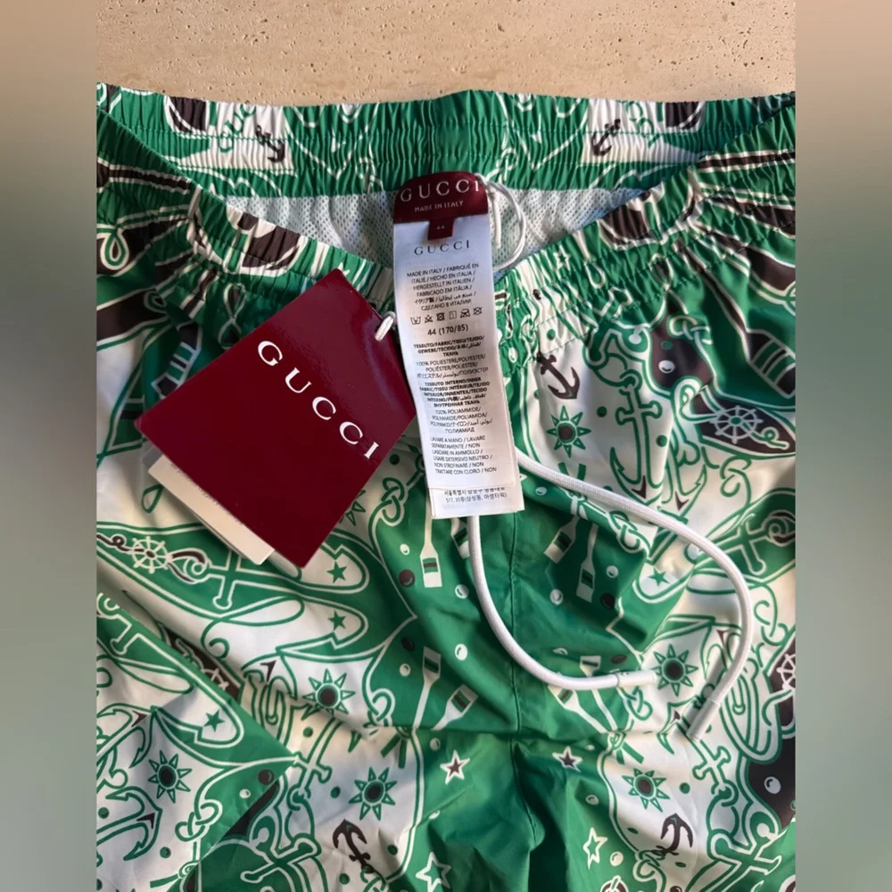 NWT GUCCI LOGO PRINT DRAWSTRING SWIM SHORTS 💚🌟